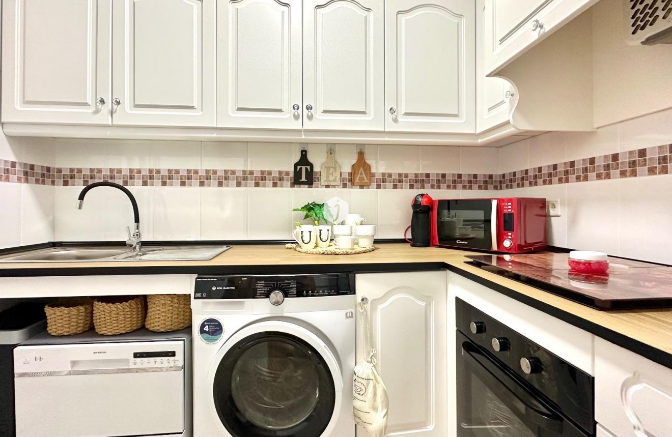 Resale - Apartment / flat -
Torrevieja - Centro