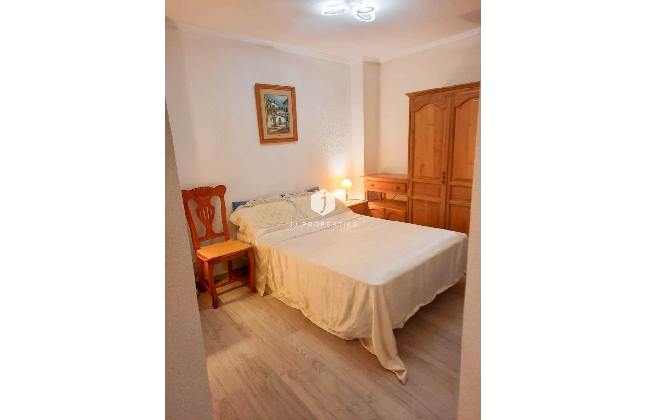 Resale - Apartment / flat -
Torrevieja - Centro