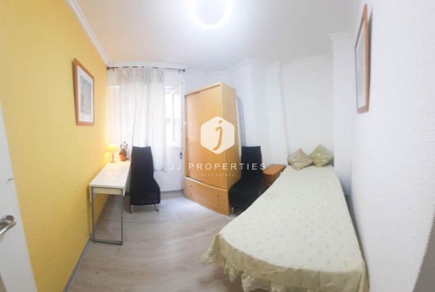 Resale - Apartment / flat -
Torrevieja - Centro