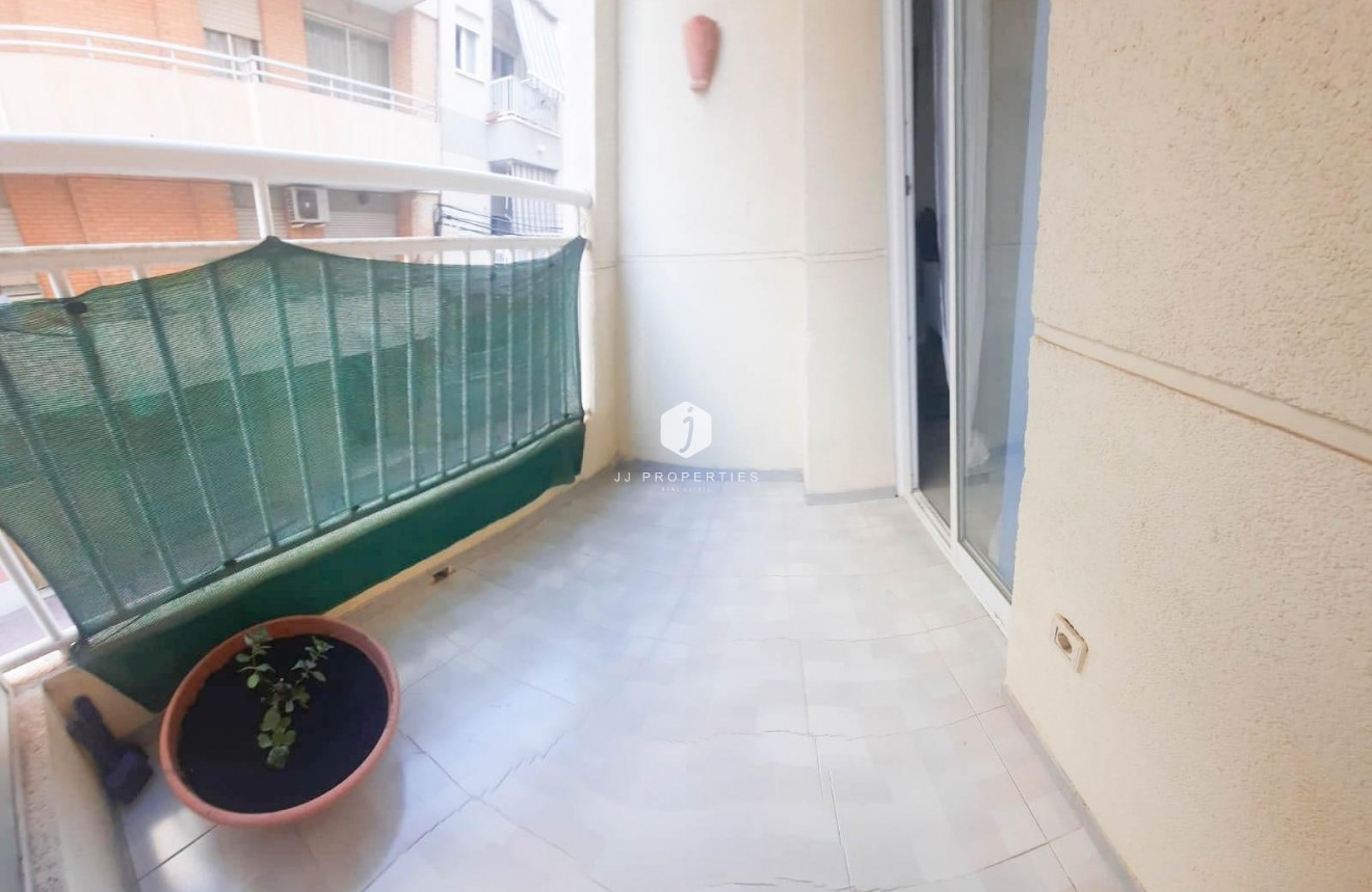 Resale - Apartment / flat -
Torrevieja - Centro