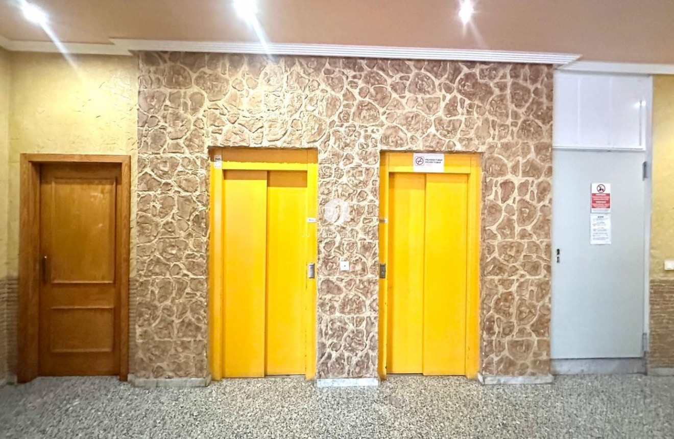 Resale - Apartment / flat -
Torrevieja - Estacion de autobuses