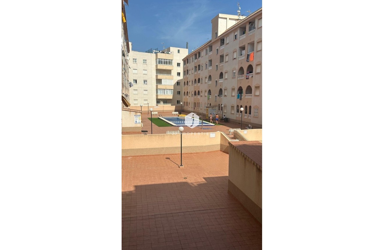 Resale - Apartment / flat -
Torrevieja - Estacion de autobuses