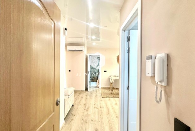 Resale - Apartment / flat -
Torrevieja - Centro