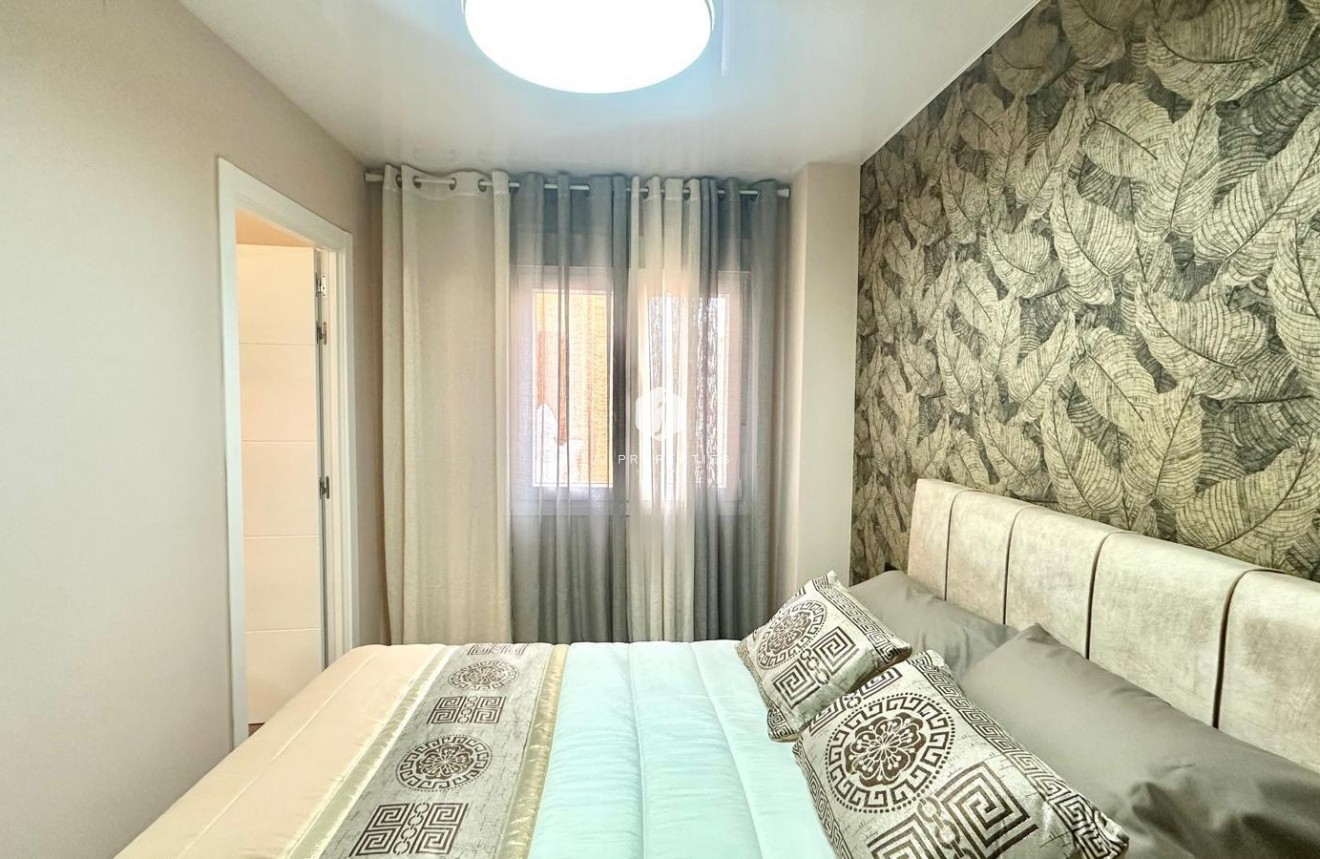 Resale - Apartment / flat -
Torrevieja - Centro