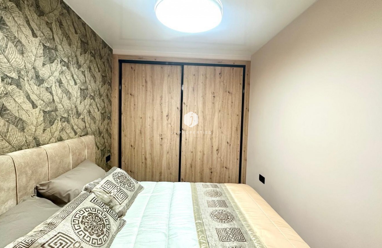 Resale - Apartment / flat -
Torrevieja - Centro