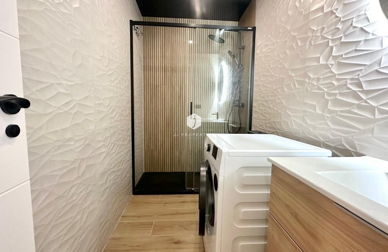 Resale - Apartment / flat -
Torrevieja - Centro