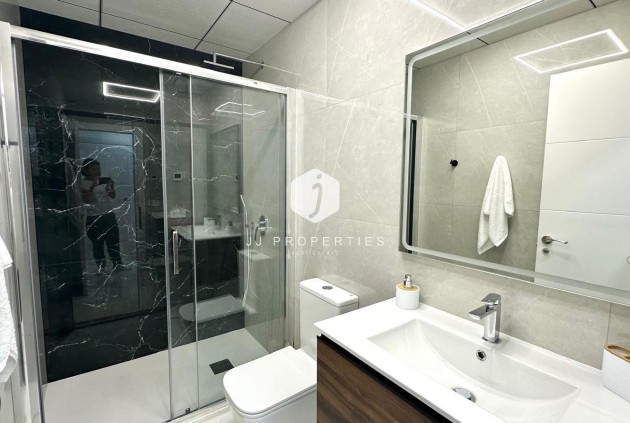 D'occasion - Appartement -
Torrevieja - Playa del Cura