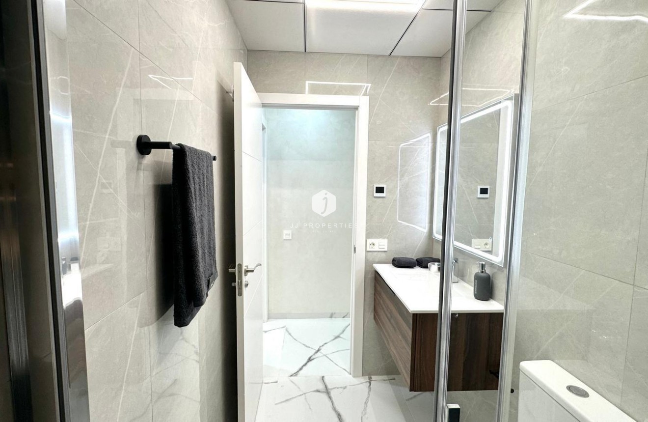 D'occasion - Appartement -
Torrevieja - Playa del Cura