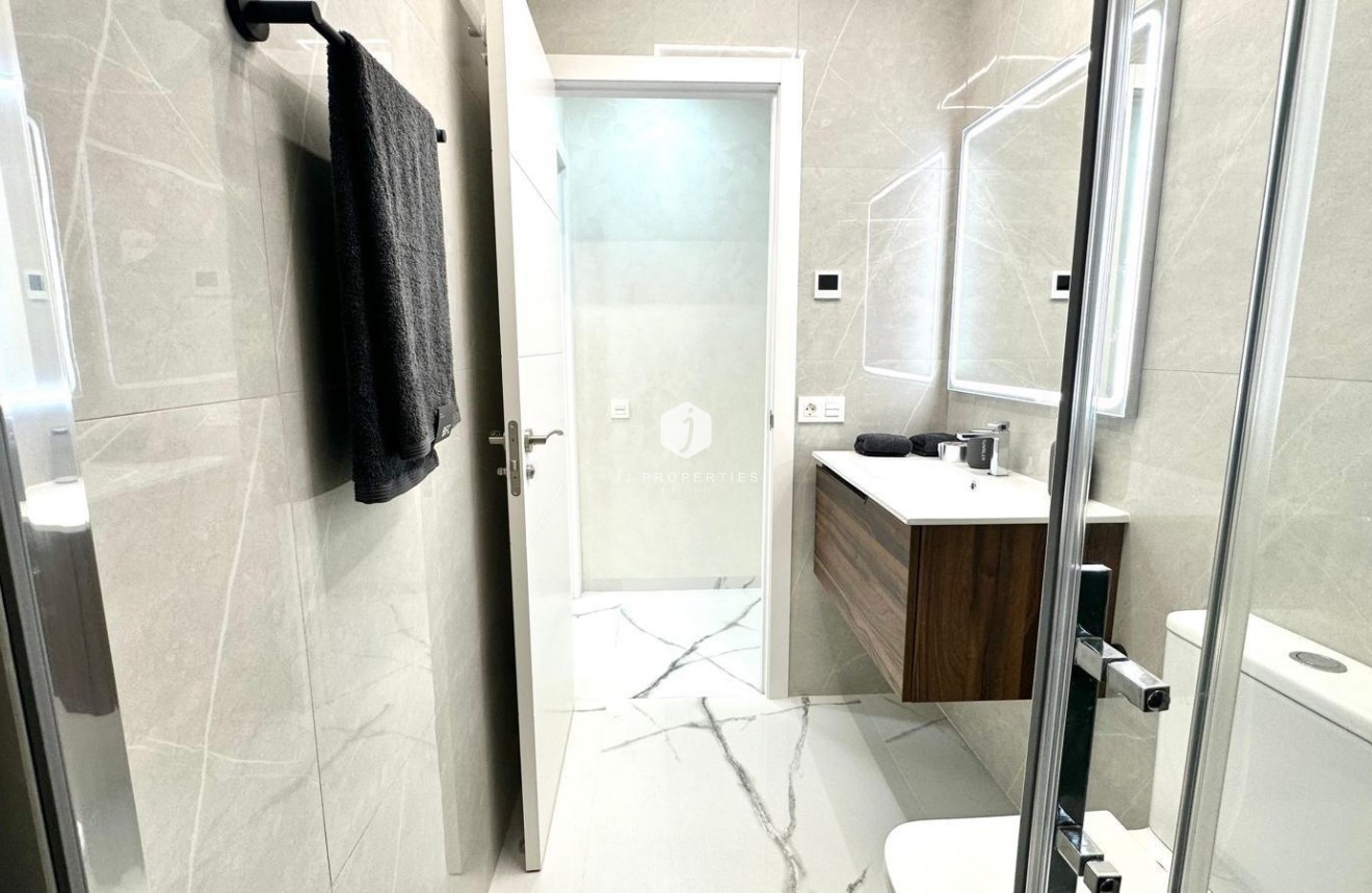 D'occasion - Appartement -
Torrevieja - Playa del Cura