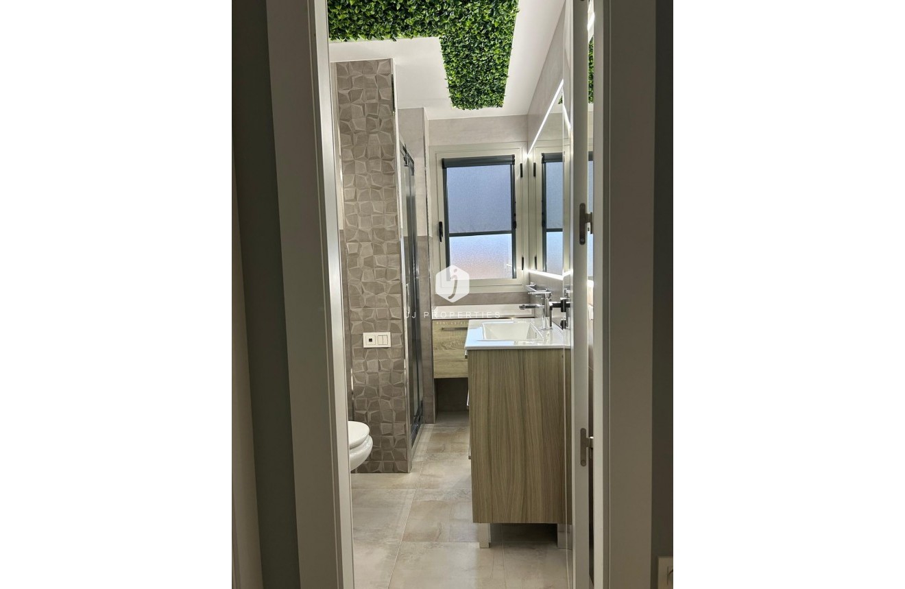 D'occasion - Appartement -
Torrevieja - Playa del Cura