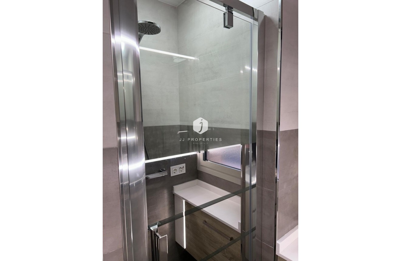 D'occasion - Appartement -
Torrevieja - Playa del Cura