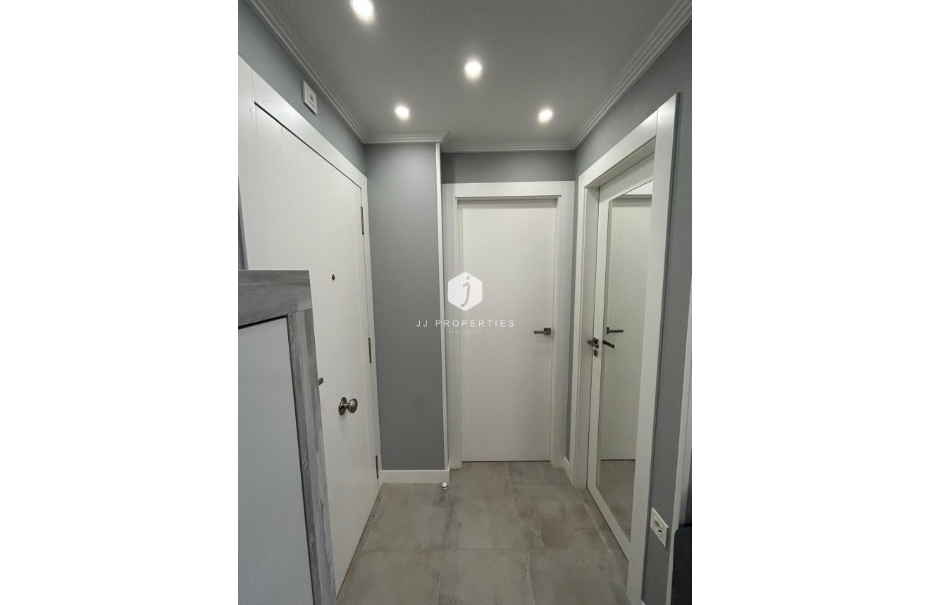 D'occasion - Appartement -
Torrevieja - Playa del Cura