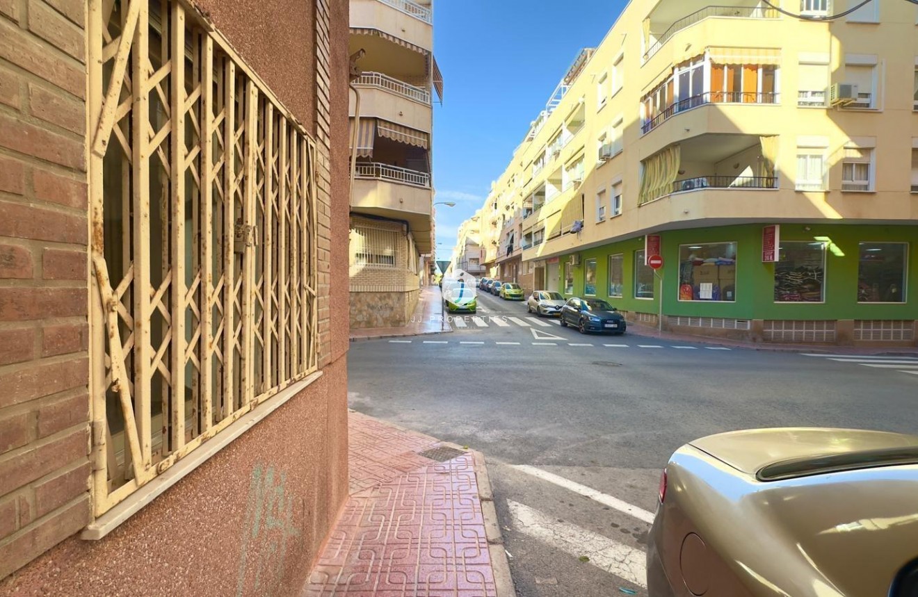 Resale - Apartment / flat -
Torrevieja - Centro