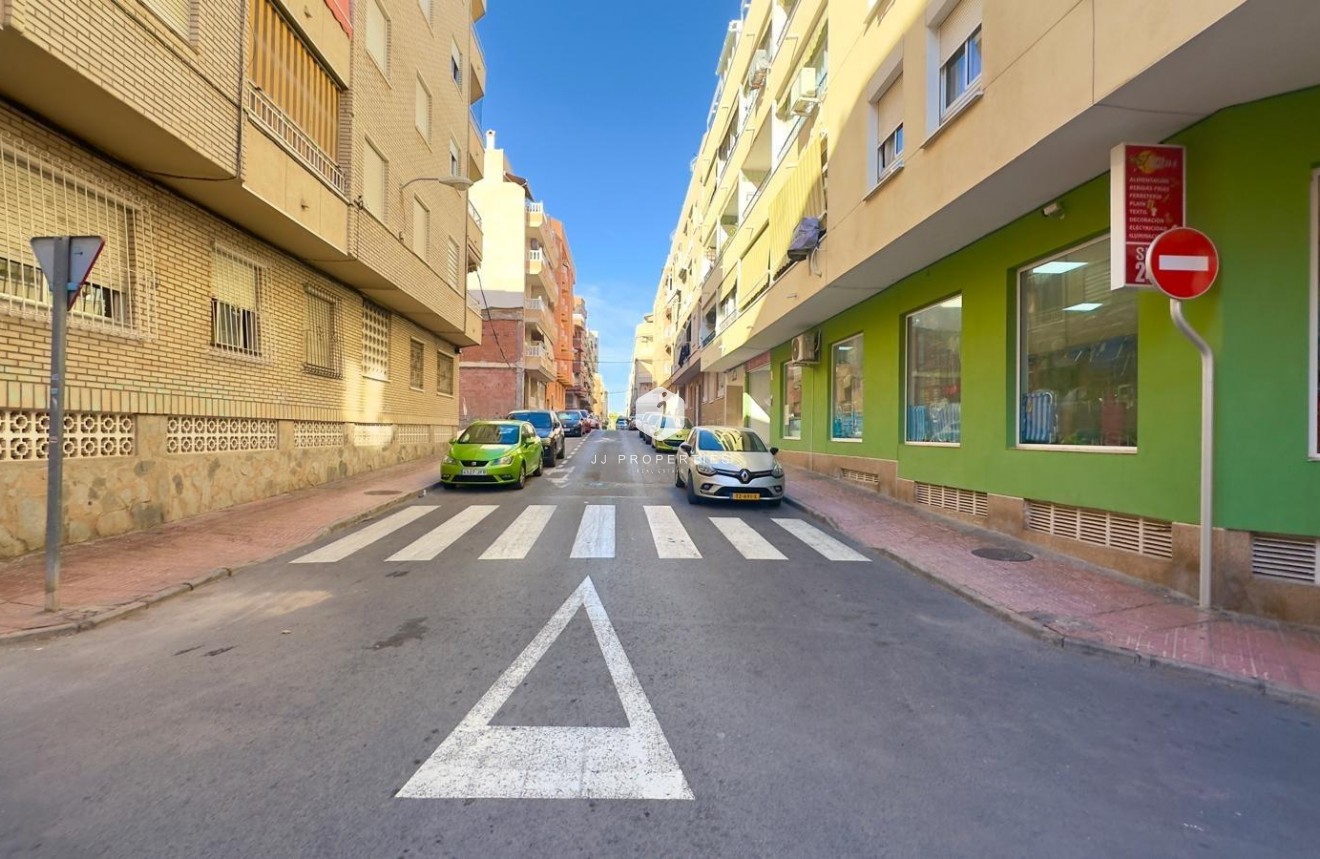 Resale - Apartment / flat -
Torrevieja - Centro