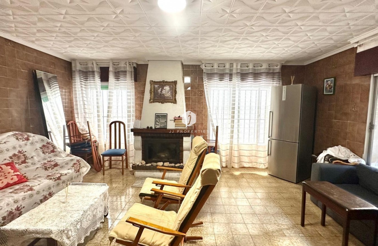 Resale - Chalet -
Torrevieja - Playa del Cura