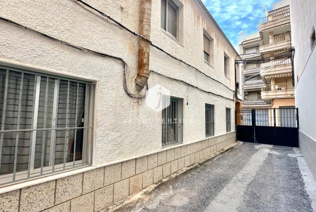 Resale - Chalet -
Torrevieja - Playa del Cura