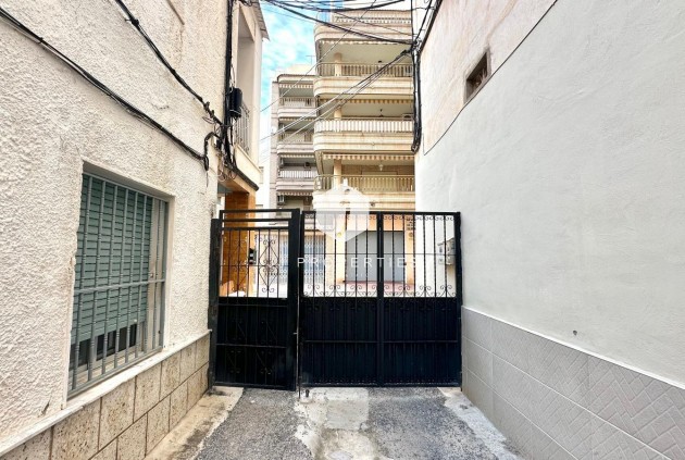 Resale - Chalet -
Torrevieja - Playa del Cura