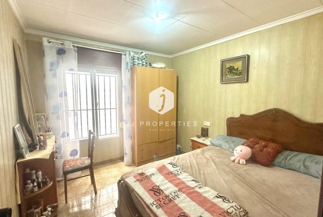 Resale - Chalet -
Torrevieja - Playa del Cura