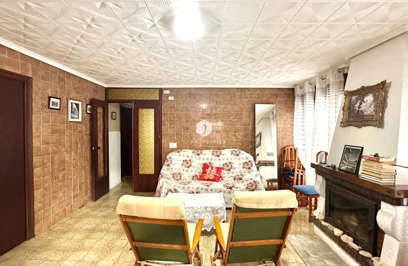 Resale - Chalet -
Torrevieja - Playa del Cura