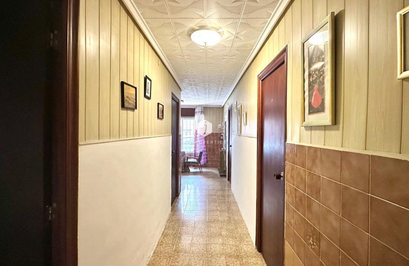 Resale - Chalet -
Torrevieja - Playa del Cura