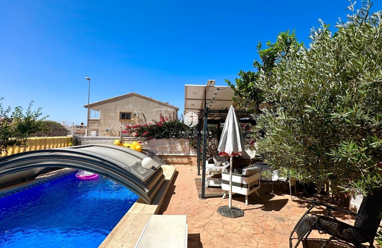 Resale - Villa -
Orihuela Costa - La Regia