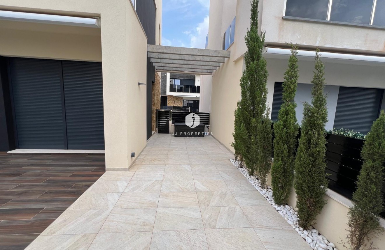 Resale - Villa -
Orihuela Costa - Lomas de Cabo Roig