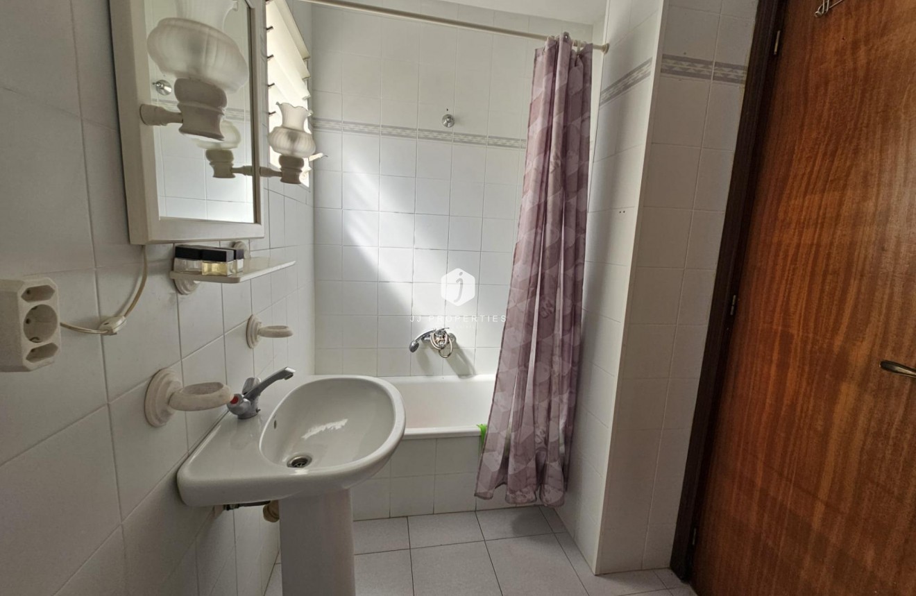 D'occasion - Appartement -
Torrevieja - Centro