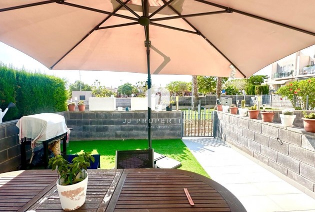 Resale - Chalet -
Torrevieja - aguas nuevas