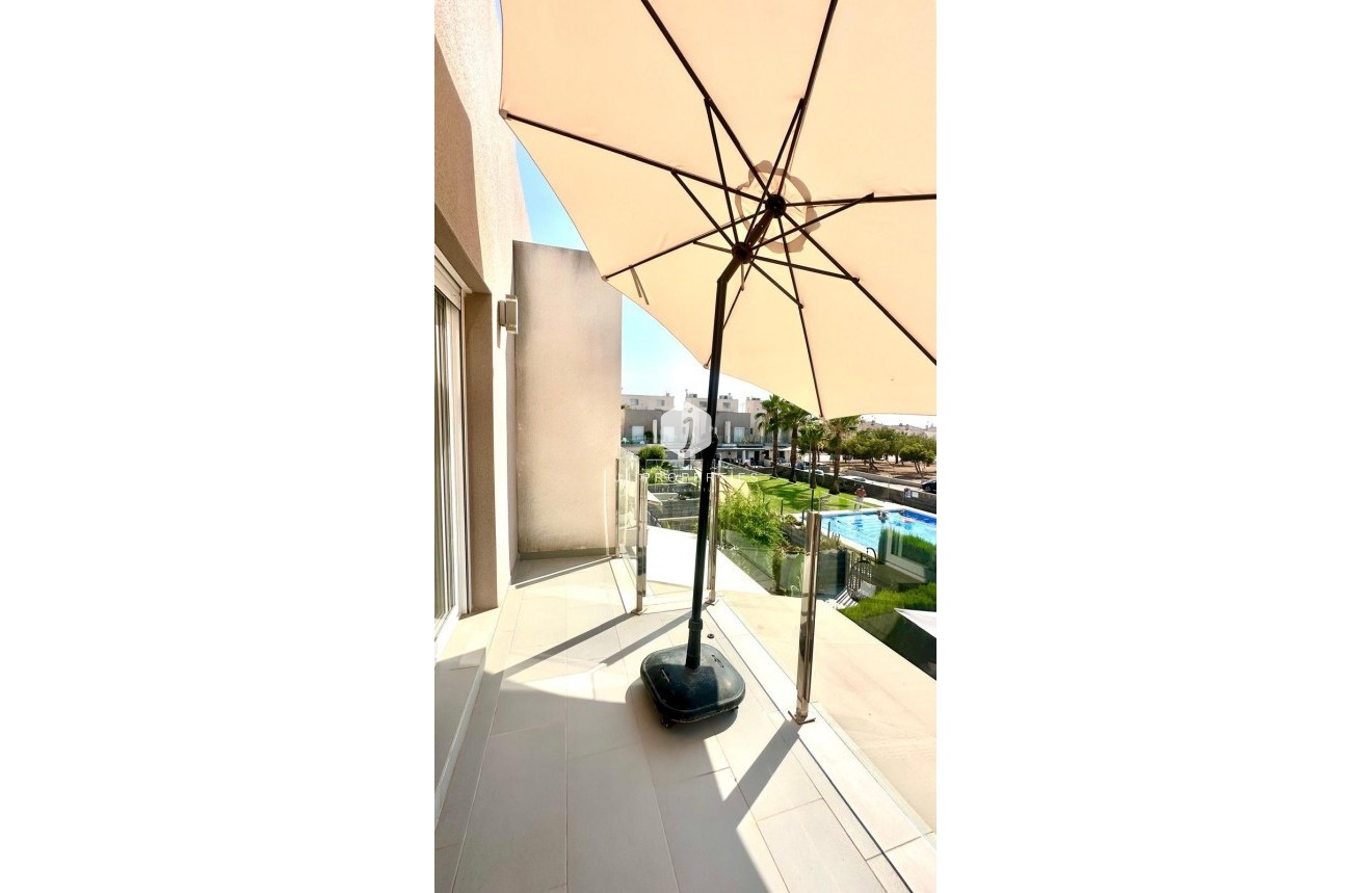 Resale - Chalet -
Torrevieja - aguas nuevas