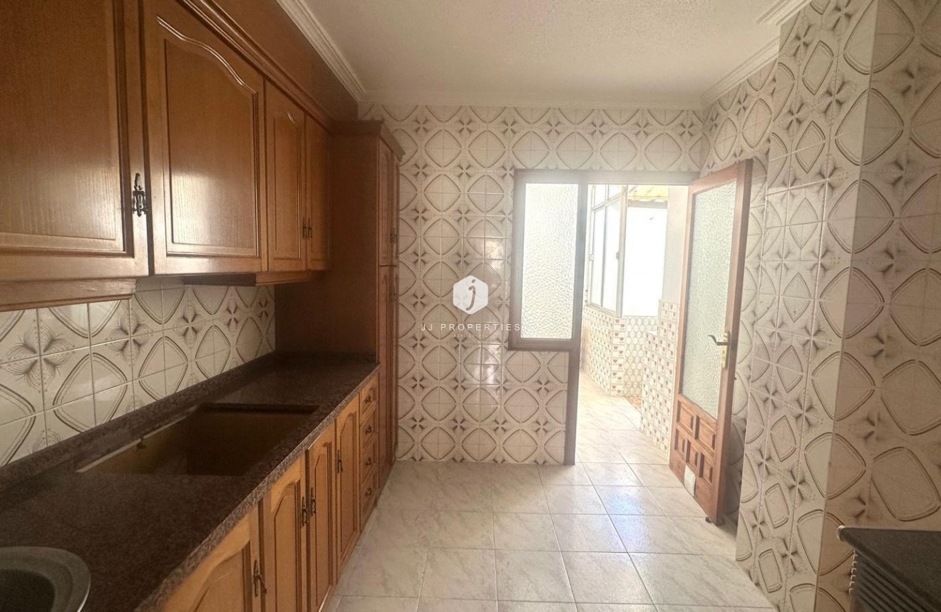 Resale - Apartment / flat -
Torrevieja - Estacion de autobuses