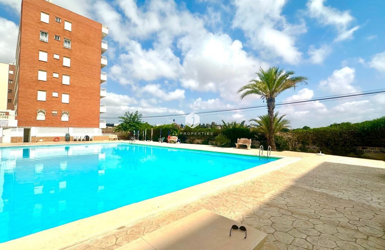 Resale - Apartment / flat -
Torrevieja - Punta prima