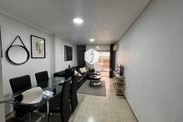 Resale - Apartment / flat -
Torrevieja - Playa del Cura