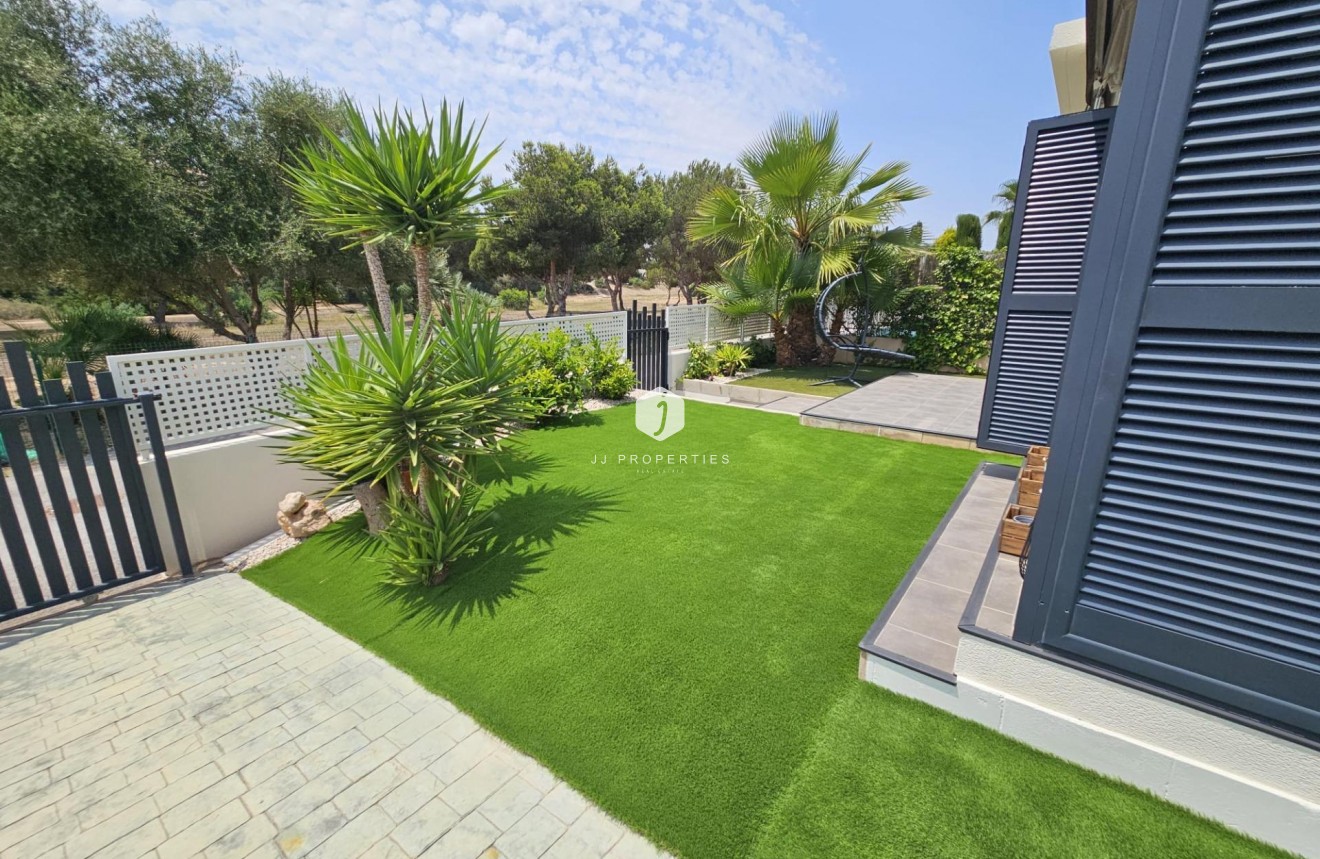 Resale - Villa -
Orihuela Costa - La Regia