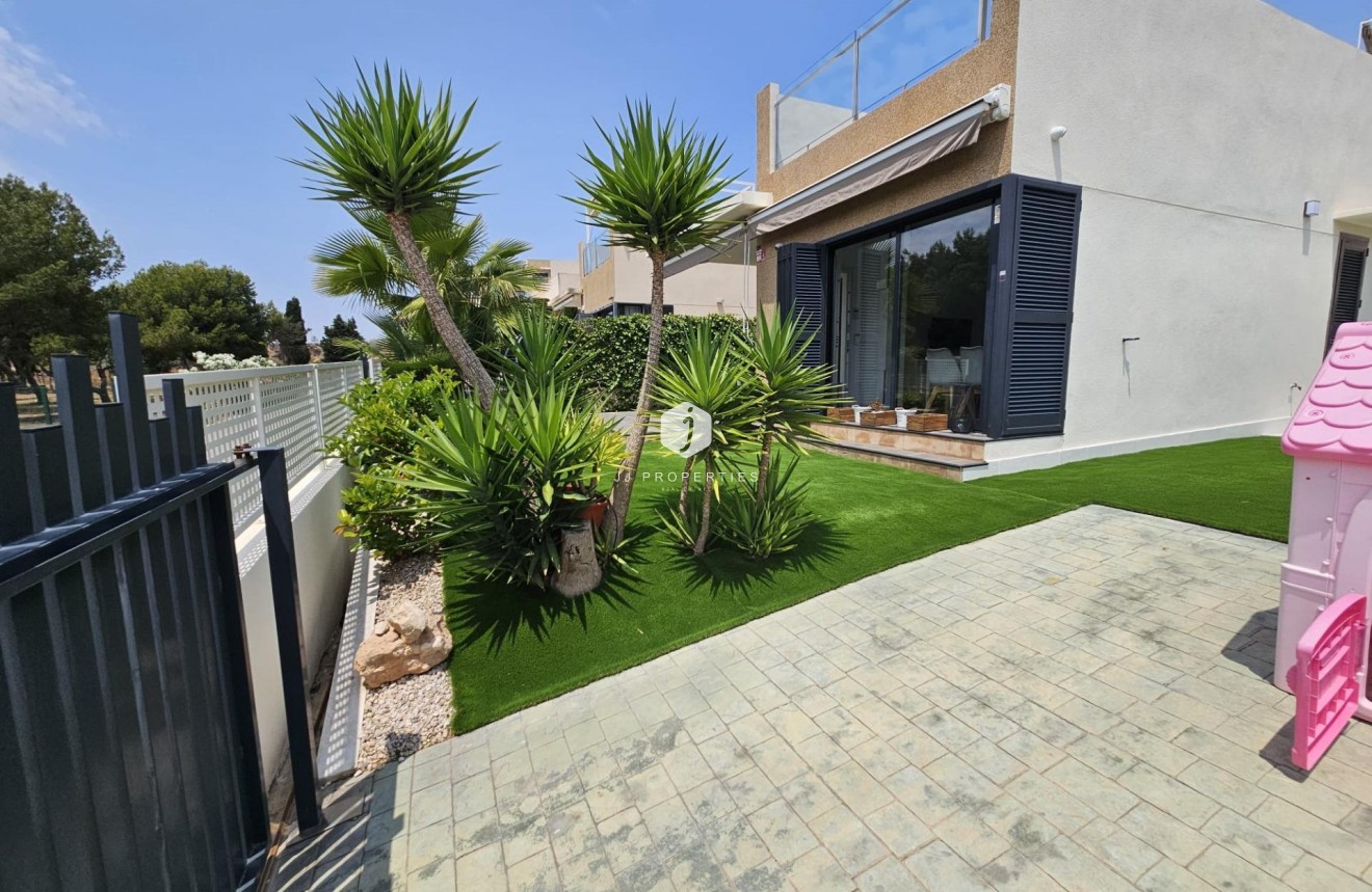 Resale - Villa -
Orihuela Costa - La Regia