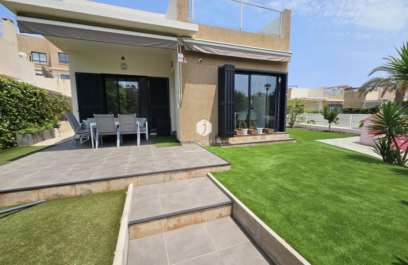 Resale - Villa -
Orihuela Costa - La Regia