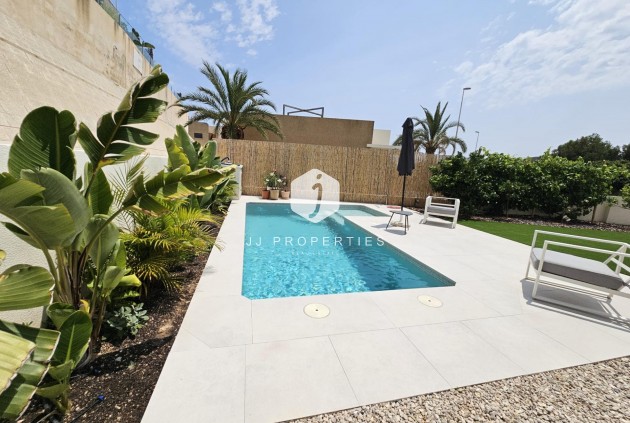 Resale - Villa -
Orihuela Costa - La Regia