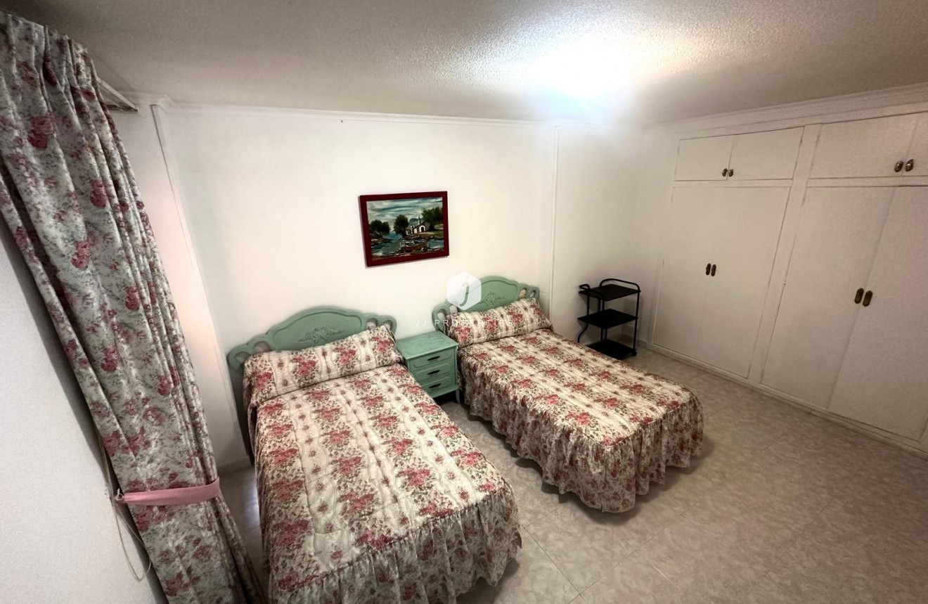 Resale - Apartment / flat -
Torrevieja - Centro