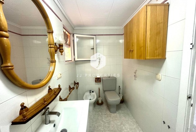 Resale - Apartment / flat -
Torrevieja - Centro