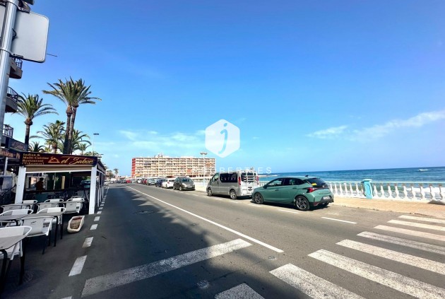 Resale - Apartment / flat -
Torrevieja - Centro