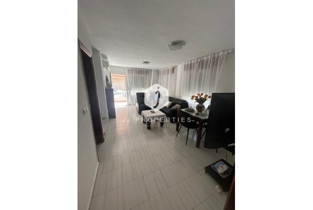 Resale - Chalet -
Torrevieja - Centro