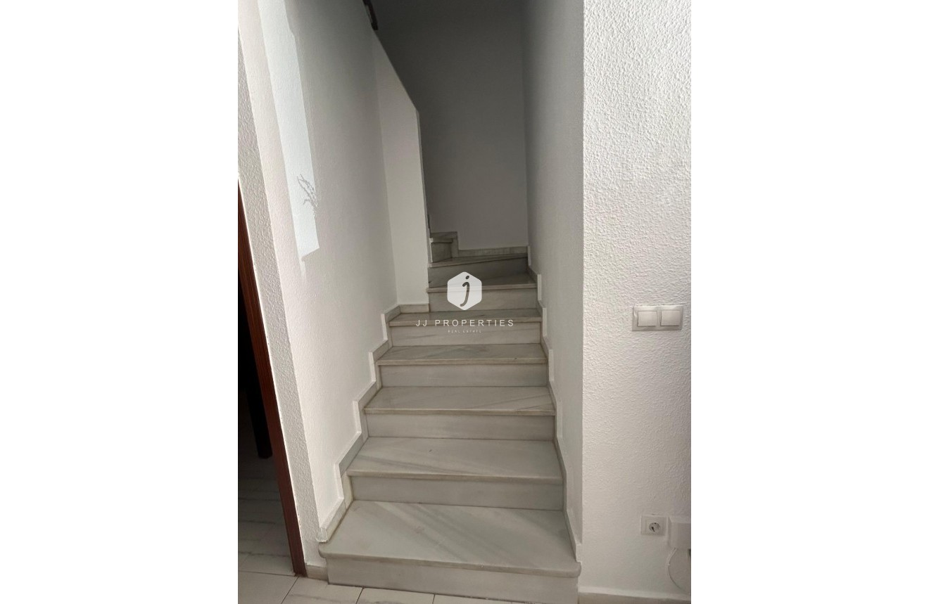 Resale - Chalet -
Torrevieja - Centro