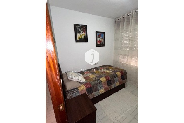 Resale - Chalet -
Torrevieja - Centro