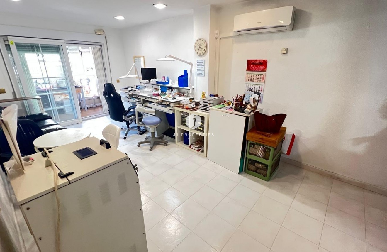 Resale - Apartment / flat -
Torrevieja