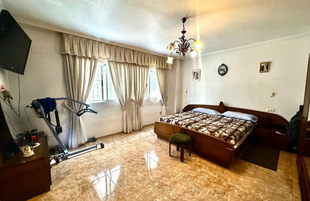 Resale - Apartment / flat -
Torrevieja - Playa del Cura