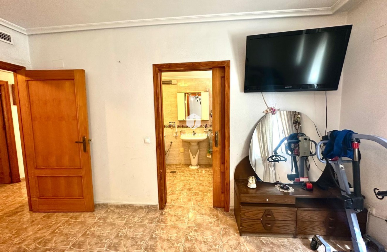 Resale - Apartment / flat -
Torrevieja - Playa del Cura