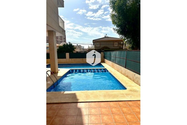 Resale - Apartment / flat -
Torrevieja - Playa del Cura