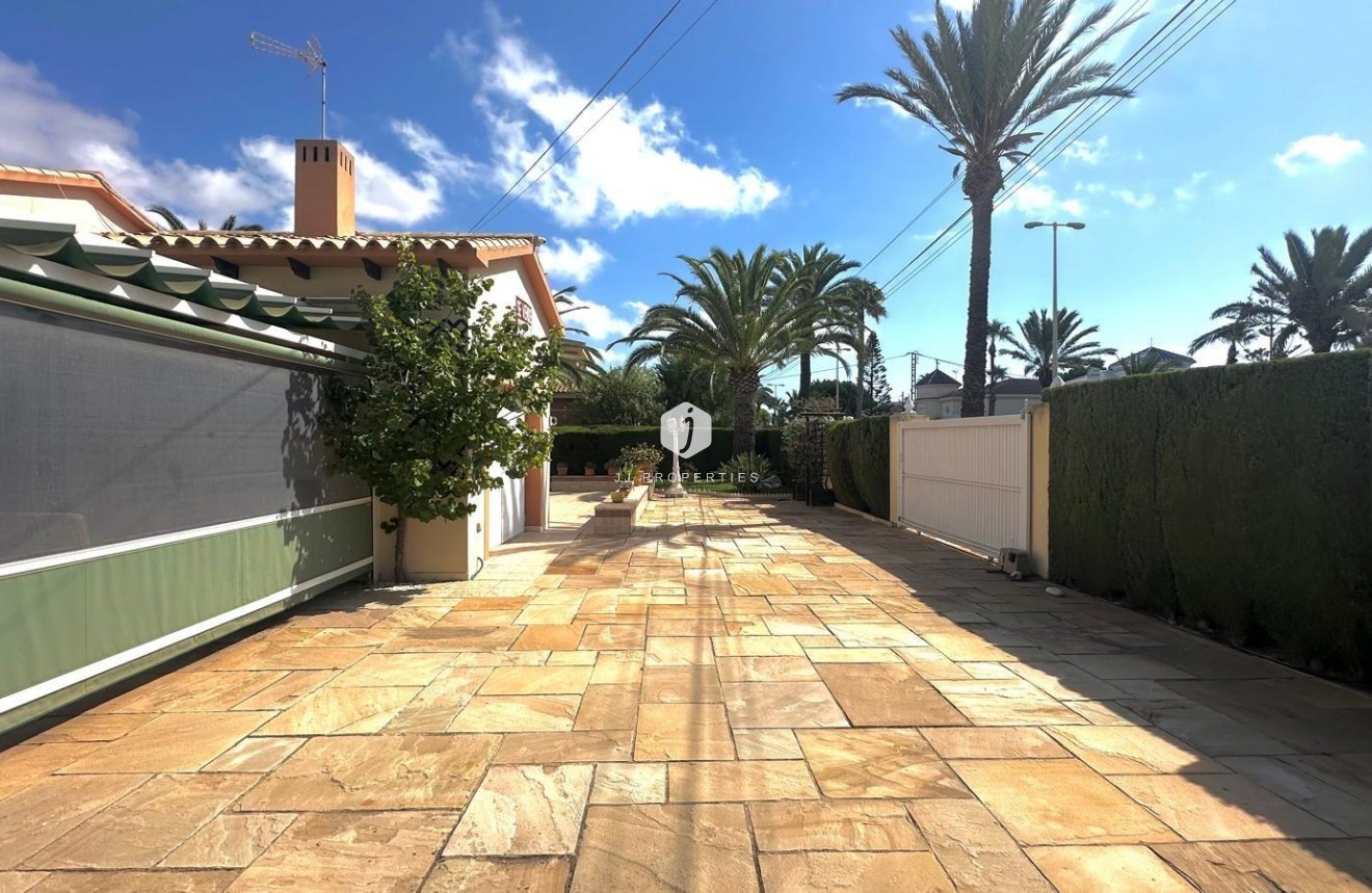 Aus zweiter Hand - Villa -
Cabo Roig - Costa Blanca