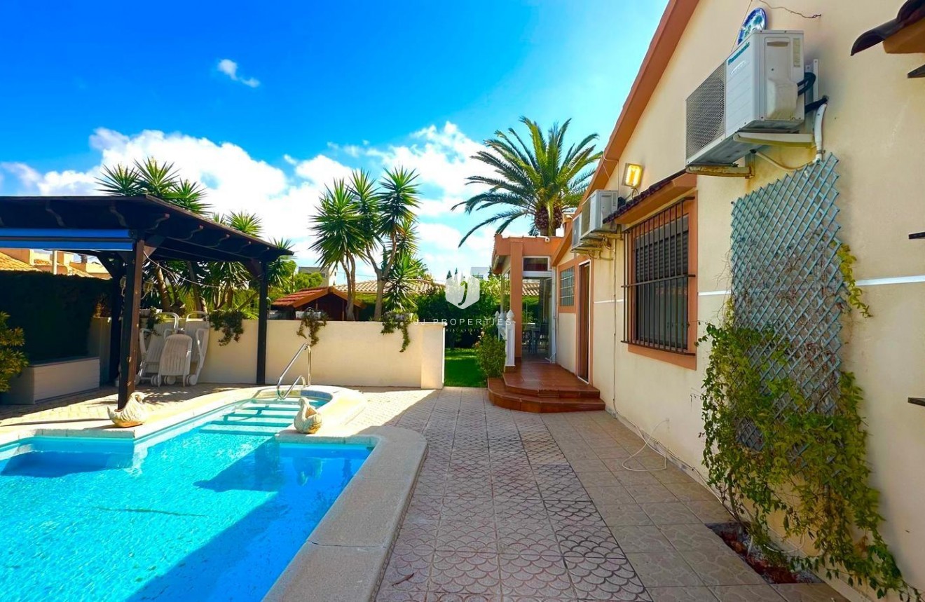 Aus zweiter Hand - Villa -
Cabo Roig - Costa Blanca
