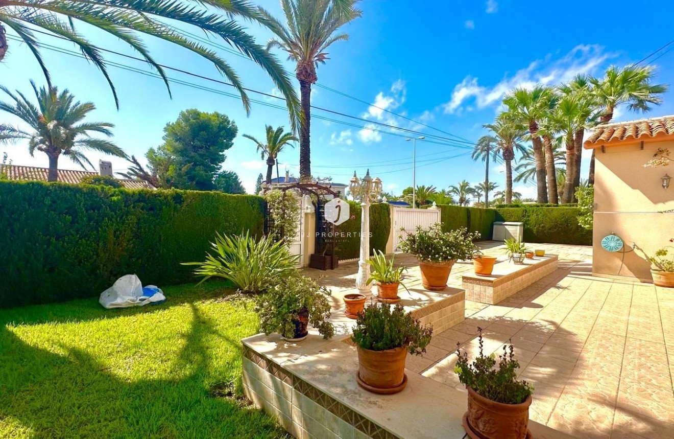 Aus zweiter Hand - Villa -
Cabo Roig - Costa Blanca