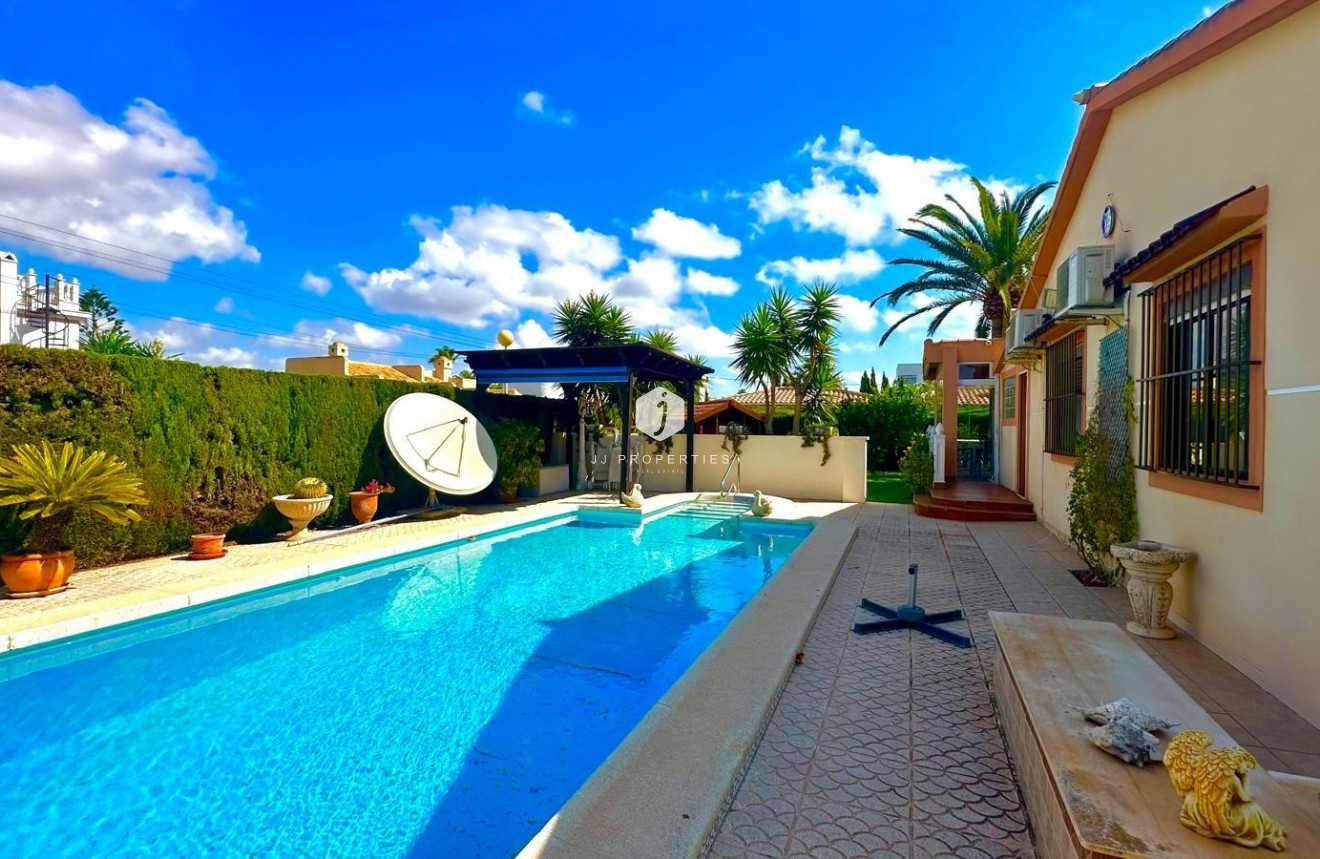 Aus zweiter Hand - Villa -
Cabo Roig - Costa Blanca